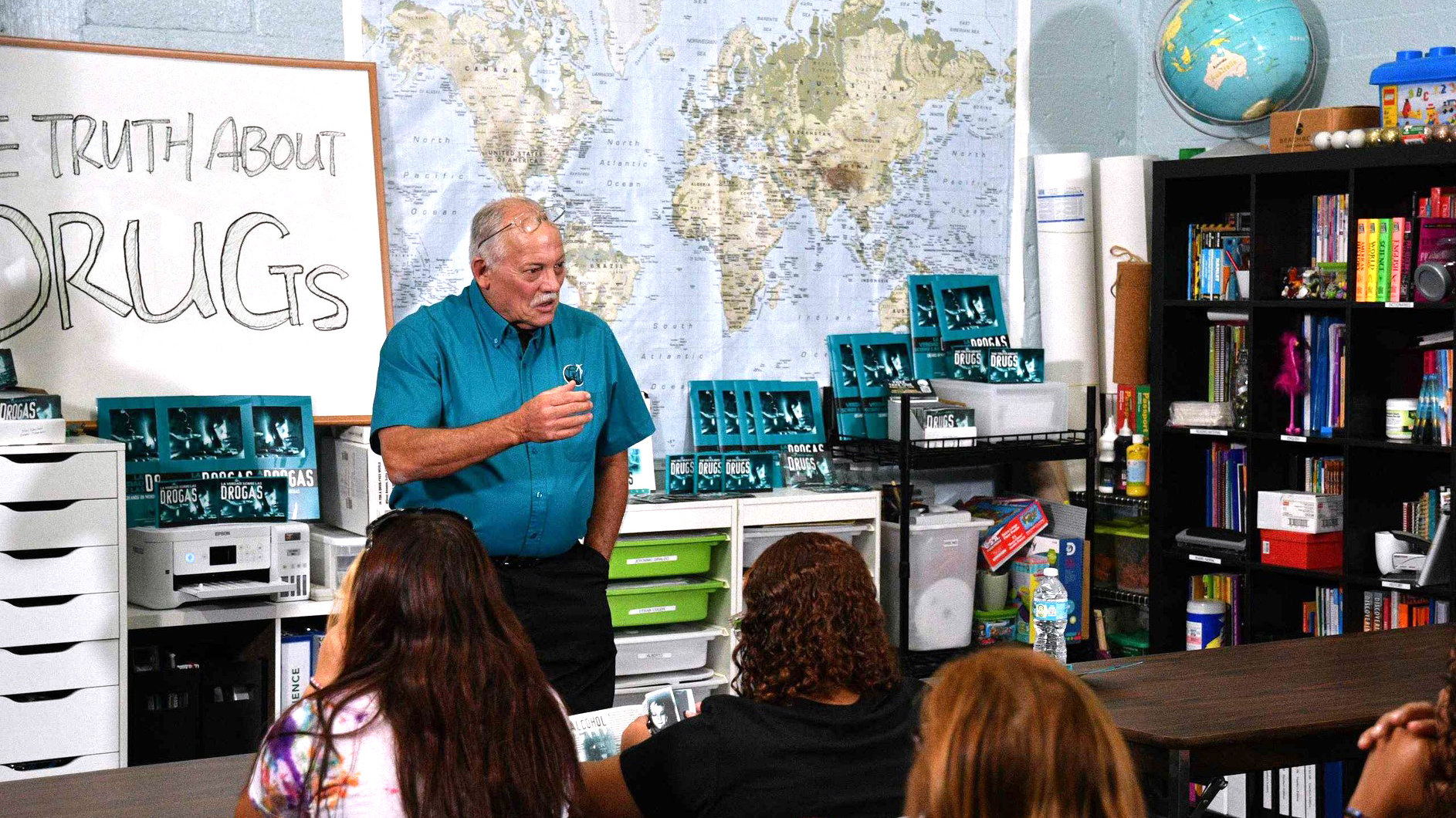 Lance Dyer küldetése, hogy felhívja a figyelmet a szintetikus drogok veszélyeire a fiatalok körében.