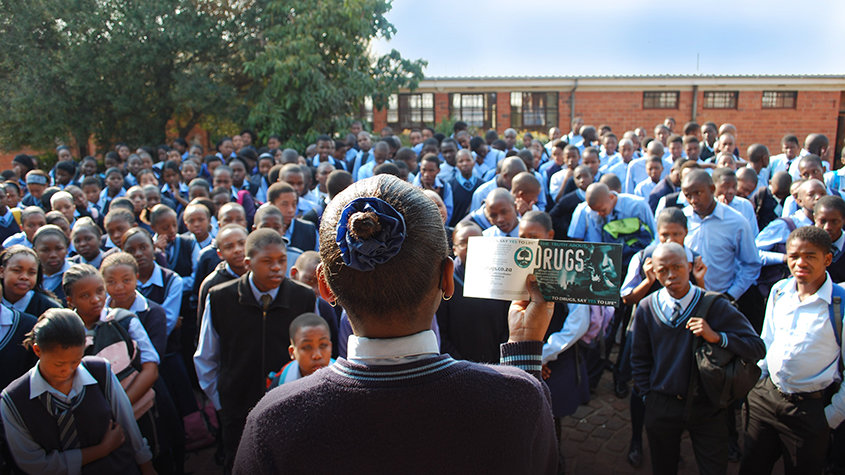 De Foundation for a Drug-Free World heeft wereldwijd 13 miljoen leerlingen in meer dan 30.000 scholen en instellingen voorgelicht.